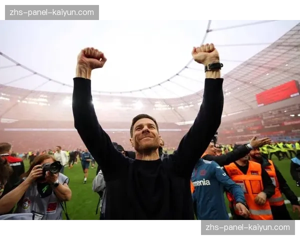 独家专访哈维·阿隆索：解析勒沃库森在欧冠中高效肋部穿插的战术设计